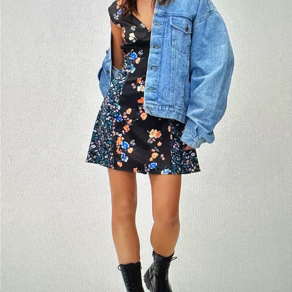 NASTY GAL Floral Satin v neck Sleeveless MiniDress - Black w great color pops. - Picture 4 of 16
